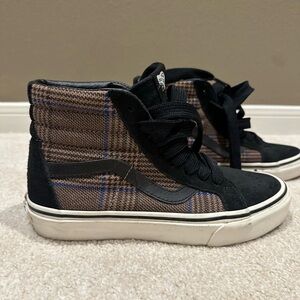 Women’s size 7.5 Vans high top sneakers